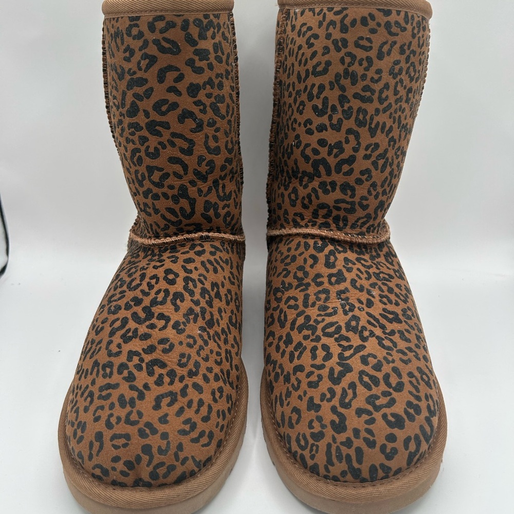 UGG CLASSIC SHORT WOMEN BOOTS SUEDE LEOPARD PRINT US 8 Worn Once Inside - Picture 5 of 8